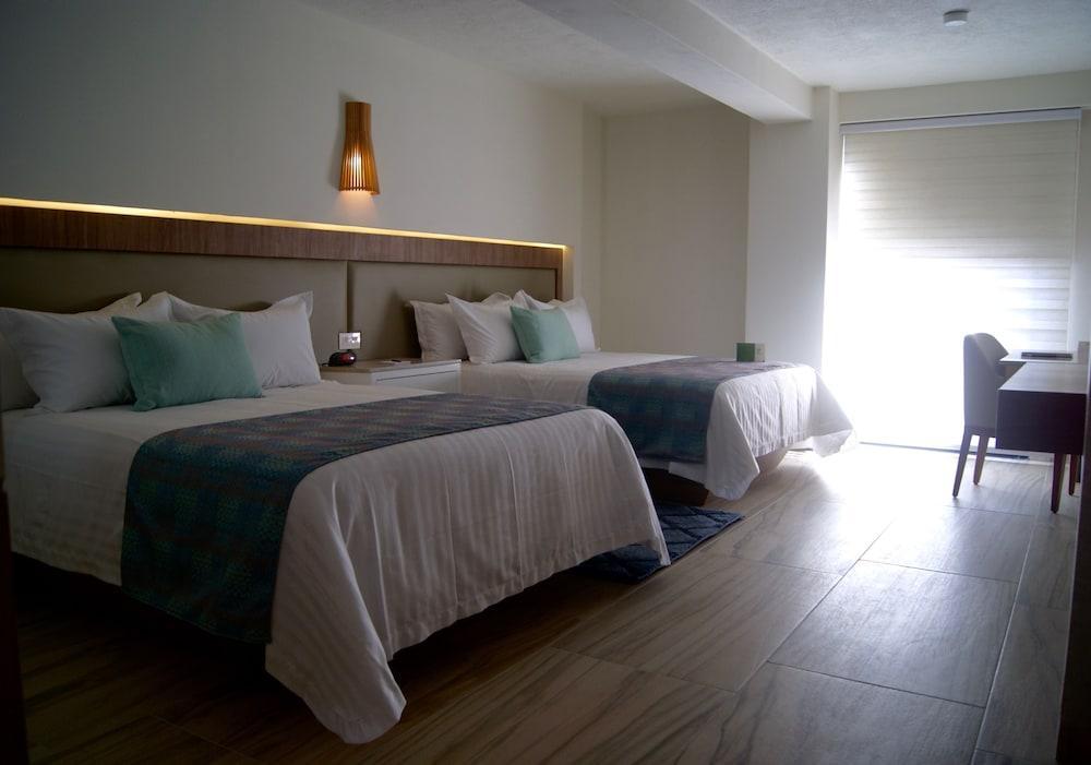 Hotel Velvet Plaza Guadalajara Bagian luar foto