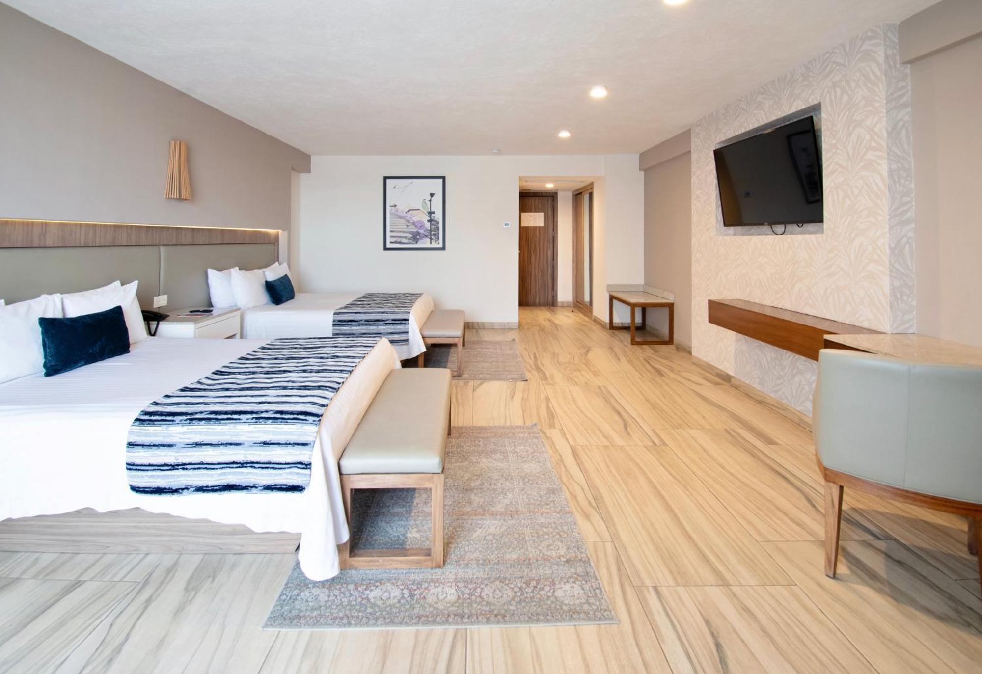 Hotel Velvet Plaza Guadalajara Bagian luar foto