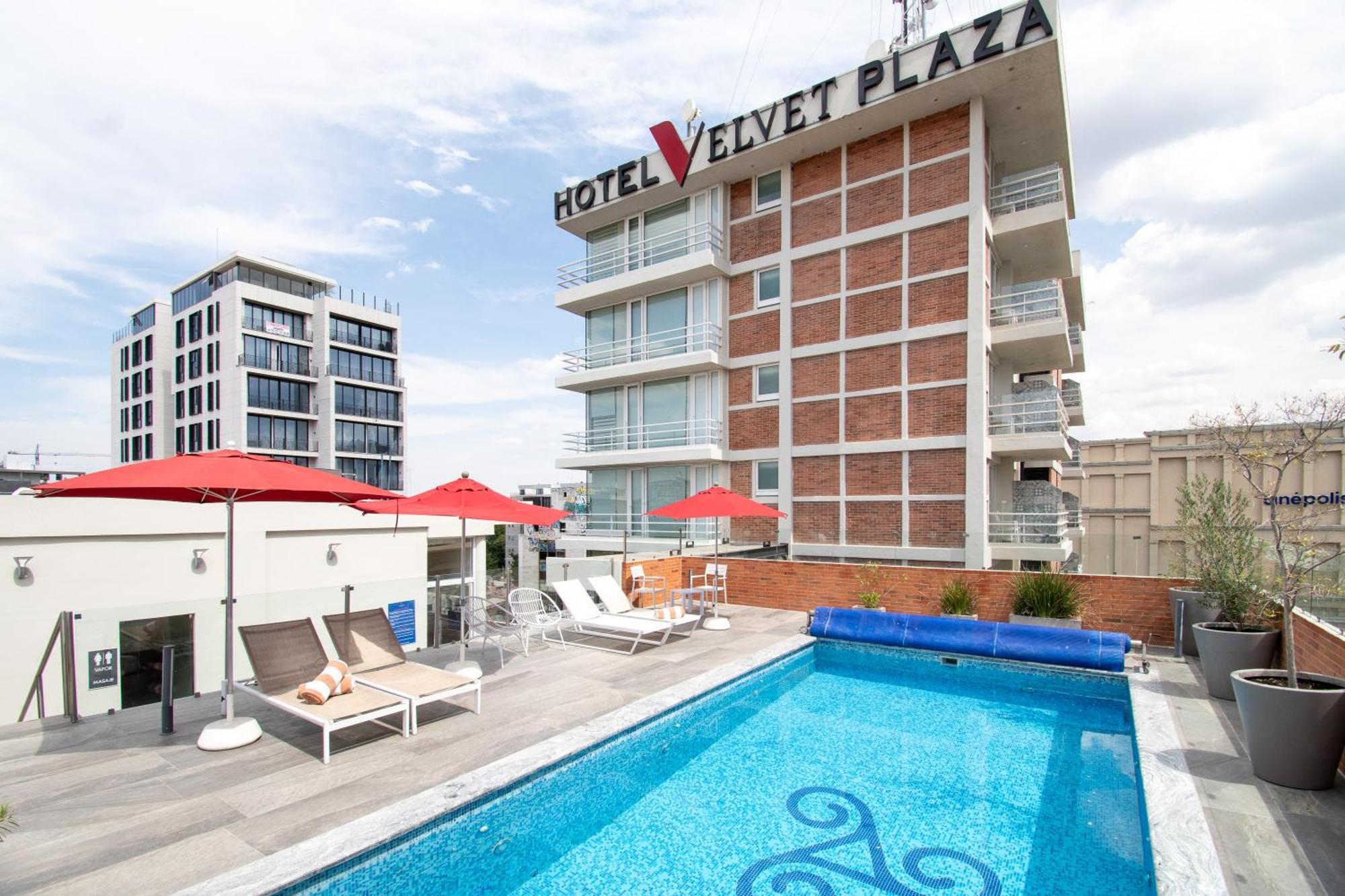 Hotel Velvet Plaza Guadalajara Bagian luar foto