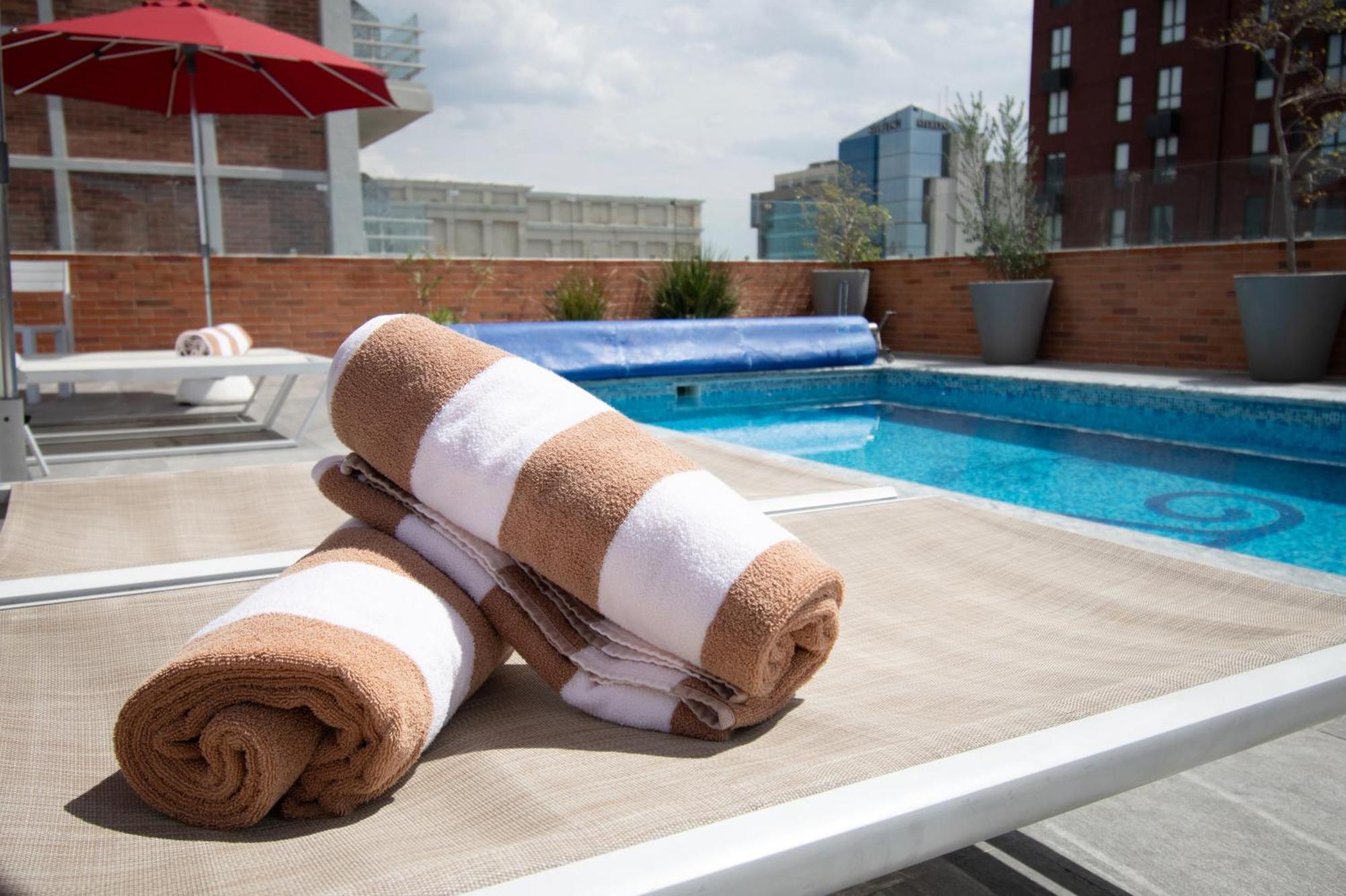 Hotel Velvet Plaza Guadalajara Bagian luar foto