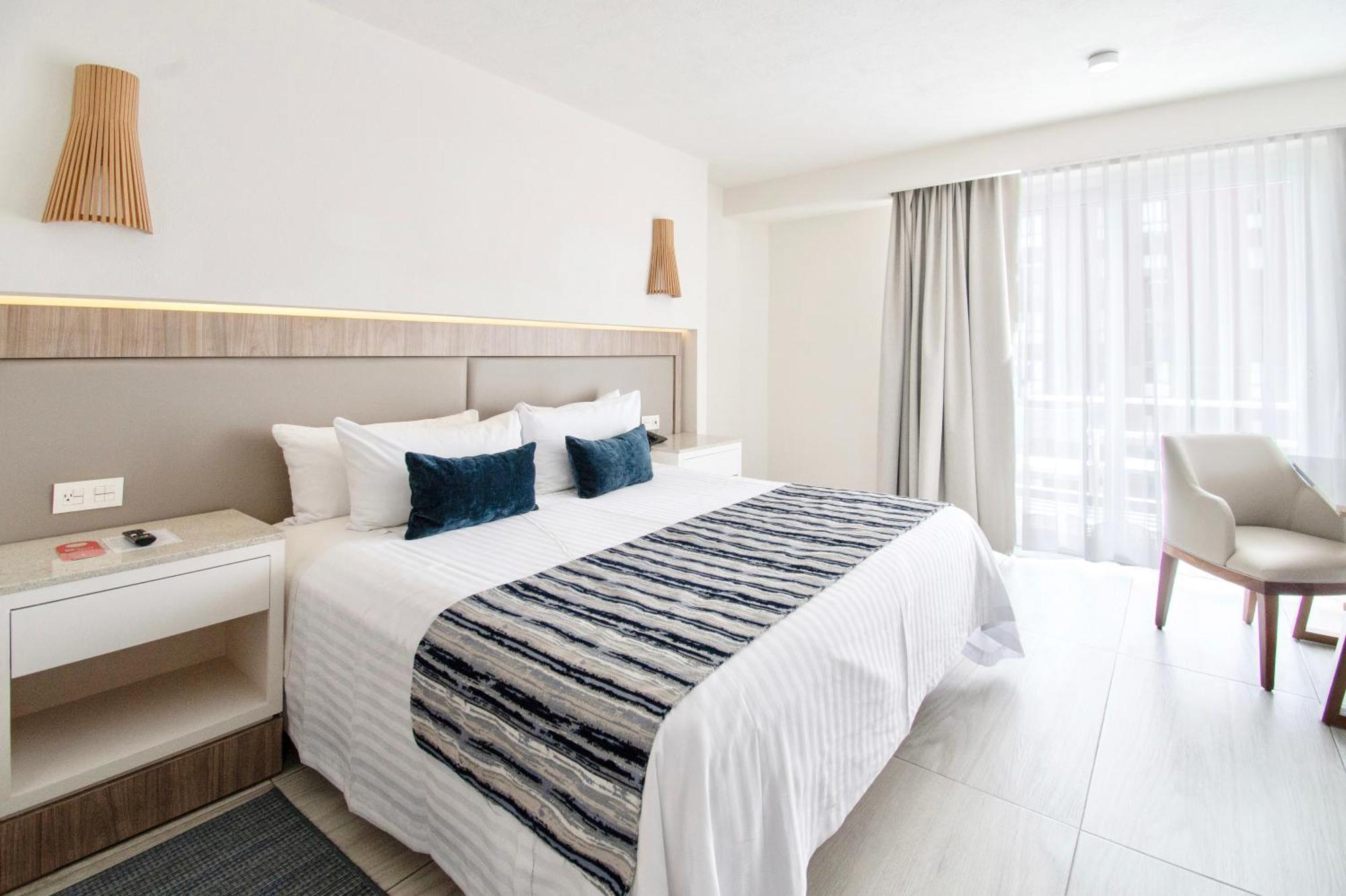 Hotel Velvet Plaza Guadalajara Bagian luar foto