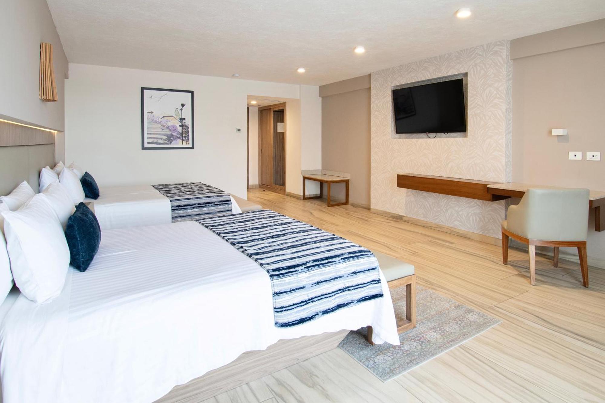 Hotel Velvet Plaza Guadalajara Bagian luar foto