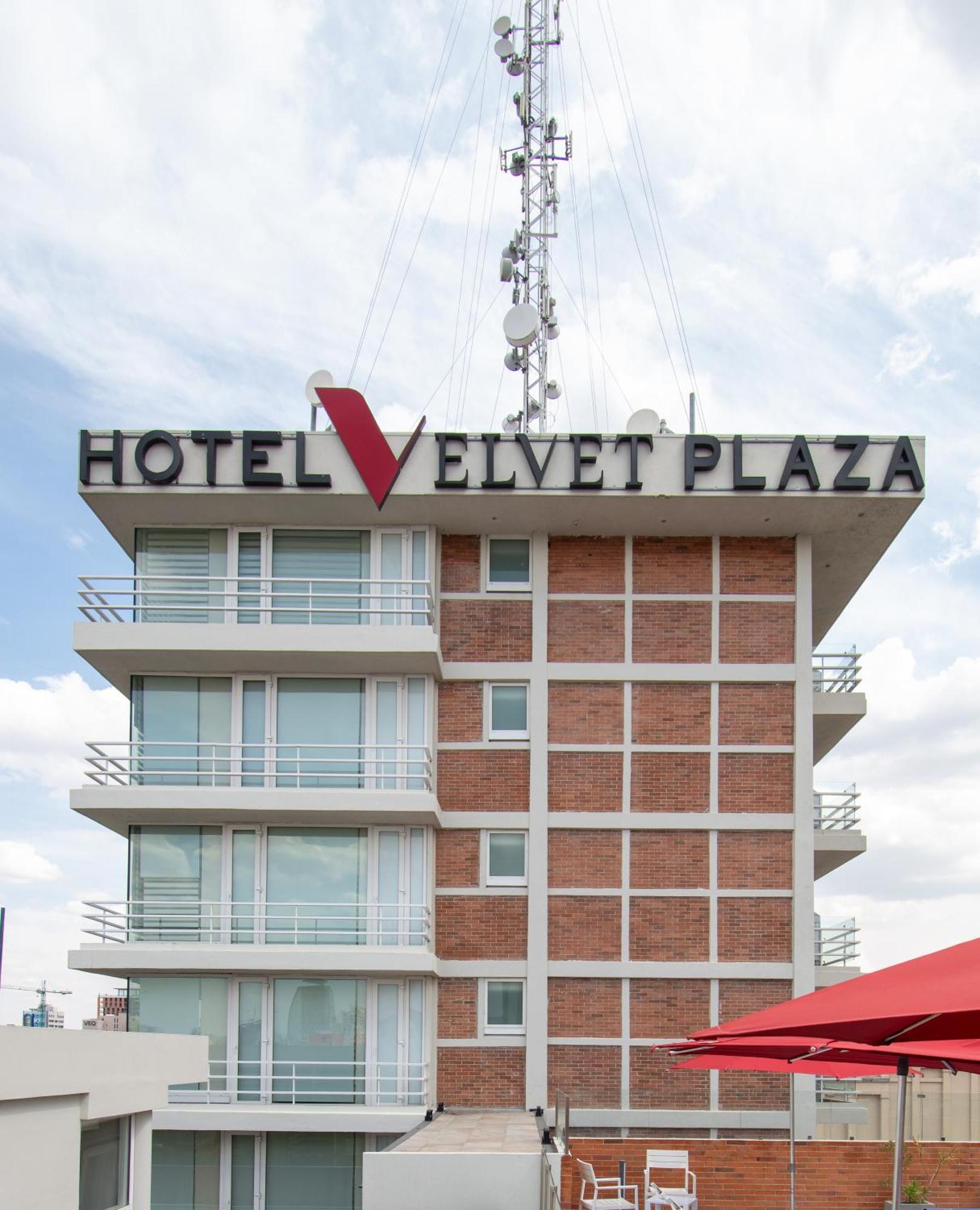 Hotel Velvet Plaza Guadalajara Bagian luar foto
