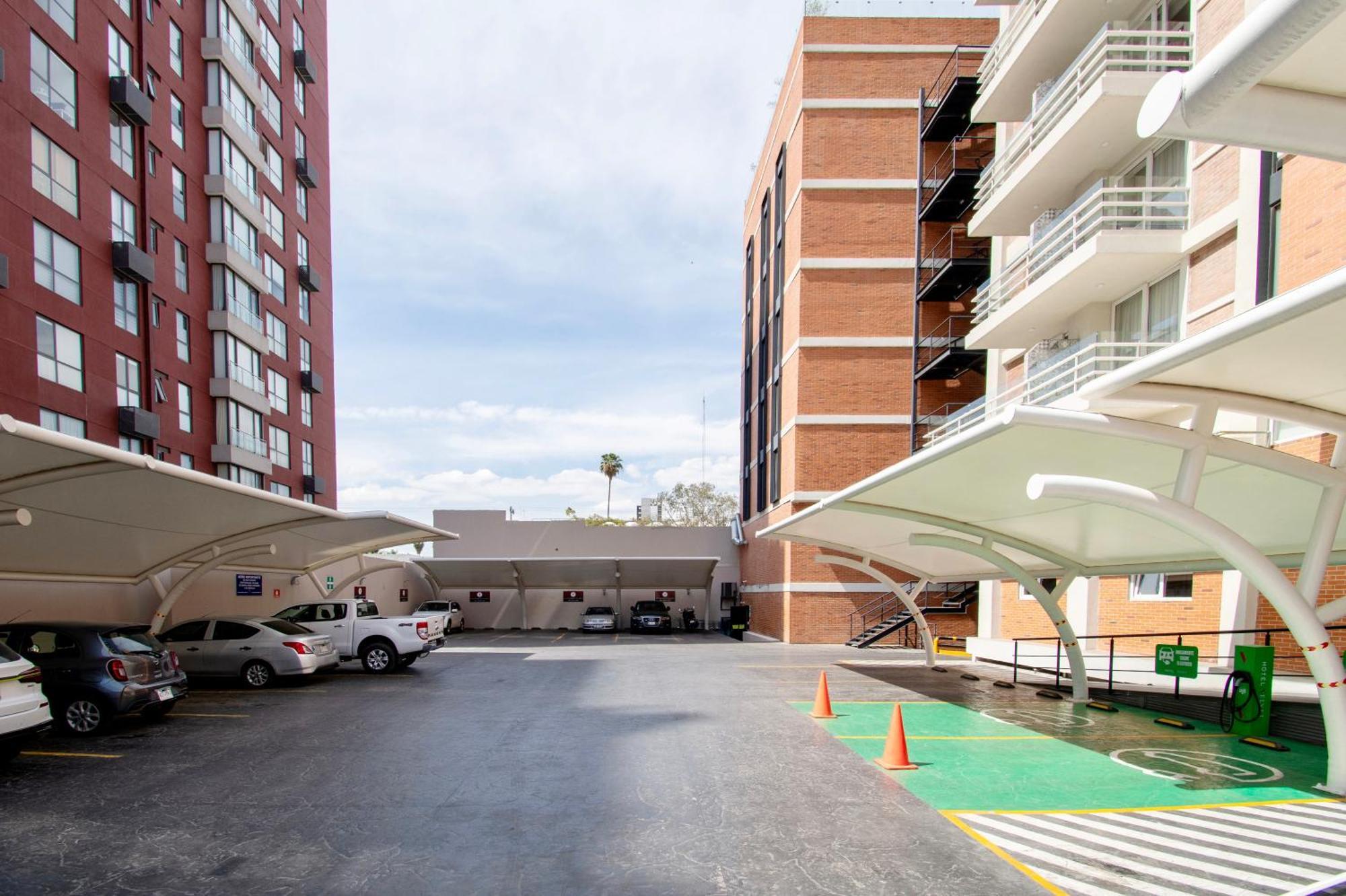Hotel Velvet Plaza Guadalajara Bagian luar foto