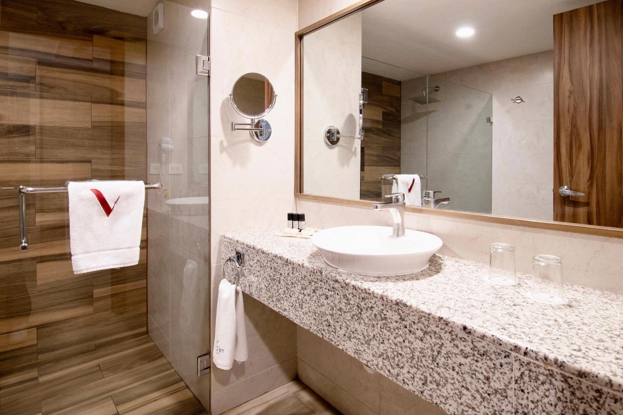 Hotel Velvet Plaza Guadalajara Bagian luar foto